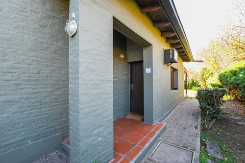 Imagen 4 de 18 de Casa De 5 Dormitorios En Venta Amplia Fisherton