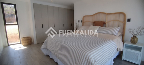 Casa Moderna. Rocas Del Mar Los Molles 3d 2b 5804 M2