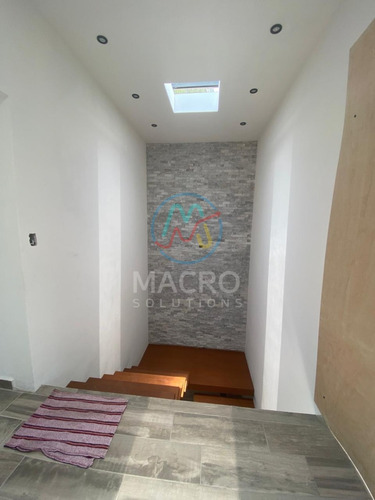 Casa En Venta En Col. Lazaro Cardenas De 2 Niveles Y Con Alberca