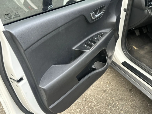 Kia Stonic Zenith Mt 1000cc T 6ab Abs