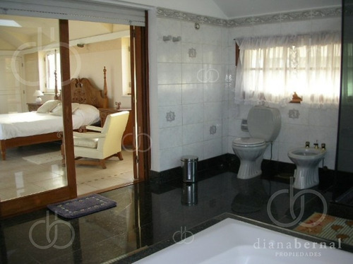 Imagen 9 de 19 de En Primera Línea, Mansión Clásica De 7 Dormitorios Con Gran Parque, Piscina Y Muy Linda Vista Al Mar.- Ref: 495