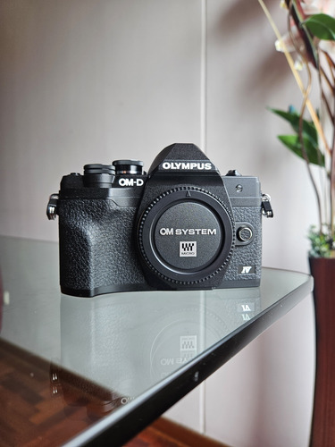 Olympus Om-d E-m10 Mark Iv Mirrorless Cuerpo No Caja Retail