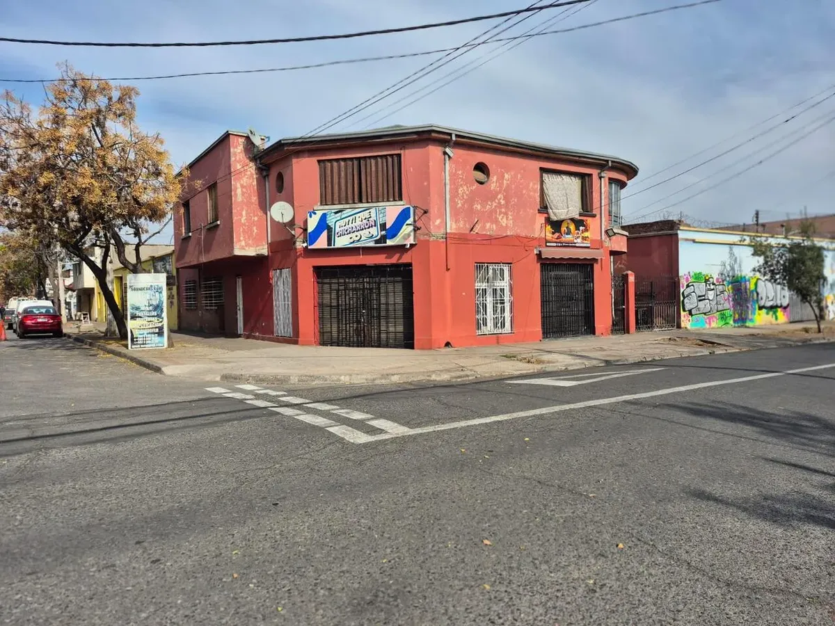 Imagen 1 de 6 de Propiedad En Esquina Con Múltiples Usos