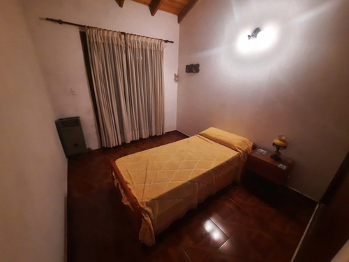 Amplio Triplex Con 4 Habitaciones 2 Baños Y Cochera A Dos Cuadras Del Mar