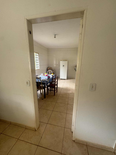 Chácara A 1,5 Km Da Cidade, Com 1300 Metros Quadrados.