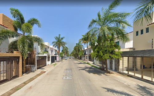 Hermosa Y Amplia Casa En Remate En Fluvial Vallarta, Puerto Vallarta, Jalisco