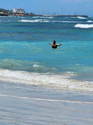 Vendo Hermoso Terreno De Aproximada 1,260 Metros Cuadrado A 300 Metros De La Playa Ubicado En El Proyecto Turístico Costambar, Puerto Plata República Dominicana