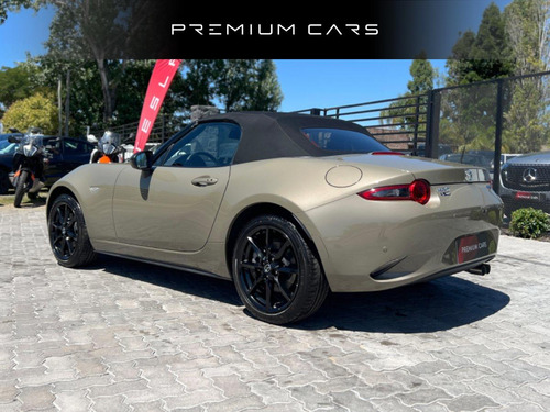 Mazda MX-5 Miata 2.0 Soft Top MT