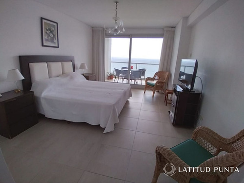 Imagen 7 de 13 de Apartamento En Le Parc, Oportunidad De 2 Suites Más Dependencia