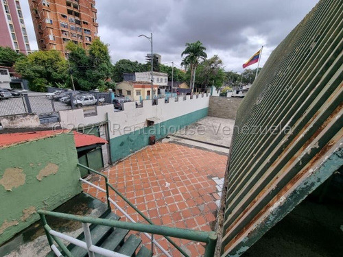 Raiza Suarez Vende De Oportunidad Terreno De 832 Mts2 En Av Moran De Barquisimeto 2 4 2 7 9 6 0 En El Mismo Se Encuentran Ubicadas Con 2 Casas Para Remodelar. Cuenta Con Todos Los Servicios Básicos