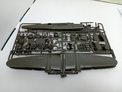 Imagem 6 de 8 de Kit Plastimodelismo Italeri Avião Gun Ship Mitchell B25 1:72