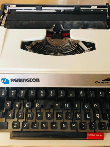 Máquina De Escribir Portátil Remington Orador 800 (Usado)