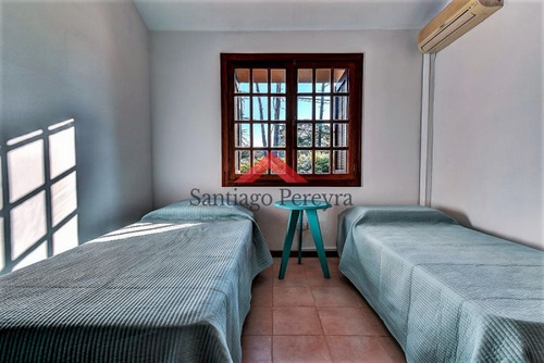 Venta De Casa 4 Dormitorios En Cantegril, Punta Del Este- Ref: 6493