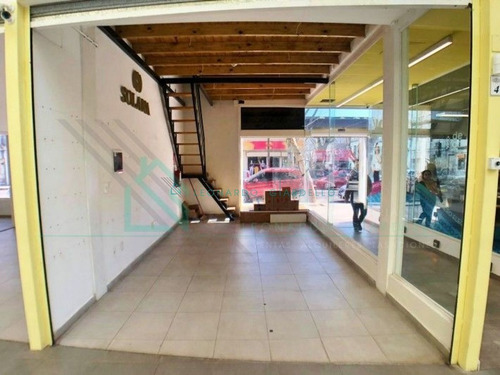 Imagen 10 de 28 de Montevideo - Locales Comerciales En Paseo De Compras Reus