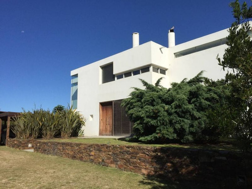 Casa En Venta De 3 Dormitorios En Punta Piedras (ref: Bpv-5668)