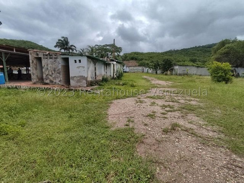 Raiza Suarez Vende Granja Turística En La Ensenada, A Solo Minutos De Barquisimeto Y Yaritagua, Licencia De Licores, Piscina, Cancha De Bolas, Salón De Fiestas, Dos Restaurantes, Caney 2 3 3 3 2 4 8
