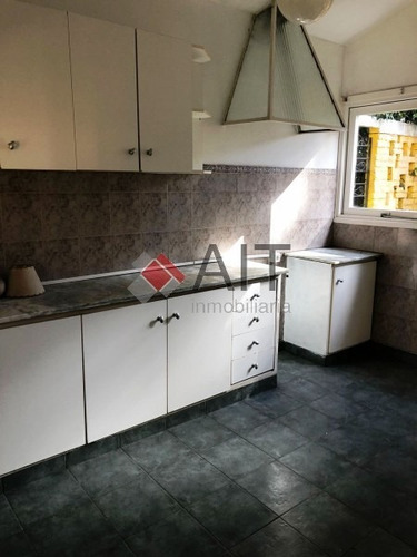 Imagen 13 de 14 de Casa Muy Bien Ubicada, Cerca De Playa Y Centro. Reciclada. -ref:6340