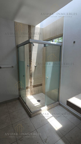 Venta De Casa En Fracc. Cto Viñedos, Bosques De San Juan, Queretaro. Jtc150