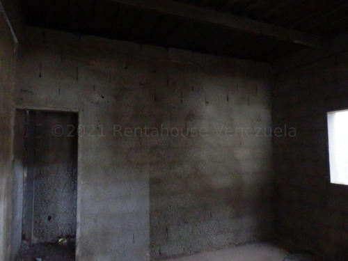 Imagen 2 de 11 de Galpón En Venta En Zona Industrial De Barquisimeto Lara 0.4.2.4.5.9.3.7.5.4.2. / Rent-a-house Centro Occidente Mls Código: 21-13534, Cuenta Con 3.500 Mts2 De Terreno Y 400 Mts2 De Galpón