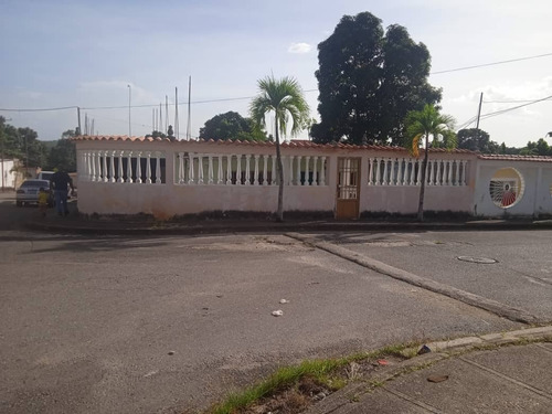 Imagen 1 de 7 de Casa En Venta En La Urb. La Raiza - Santa Teresa Del Tuy