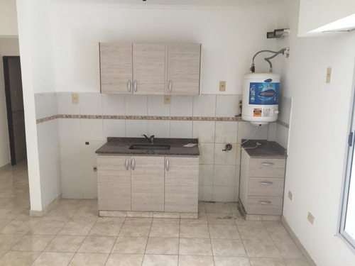 Venta De Amplio Departamento 2 Ambientes Con Terraza !!