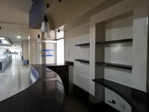 Espacio Con Equipos Para Negocio Tipo Buffet, En El Tercer Nivel De Malecon Center.