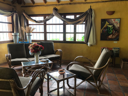 Casa Con Terreno Para La Agricultura O Parcelamiento