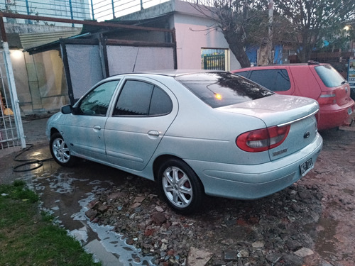Renault Megane 1.9 I Tric Pack Plus