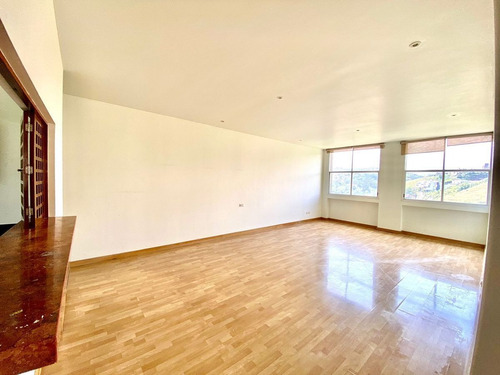 Imagen 1 de 14 de Departamento Con Vista Panorámica Y Techos Altos.