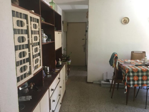 Buena Ubicación Con Todos Los Servicios A Mano !!