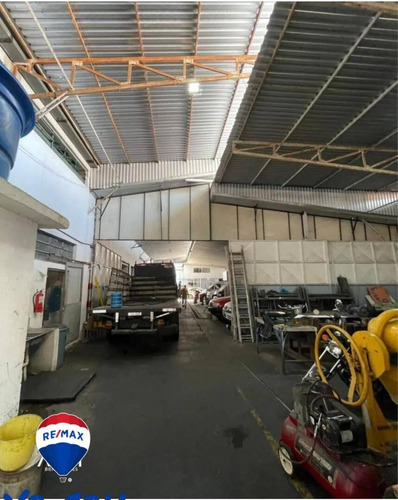 Galpón En Venta En Excelente Ubicación, Ideal Para Comercio/industria. Mr.