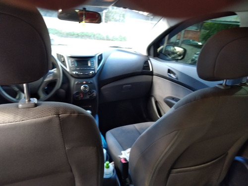 Imagem 2 de 15 de Hyundai Hb20 2019 1.0 Comfort Plus Flex 5p