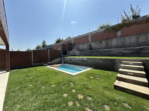 Remodelada / Piscina / Iluminada