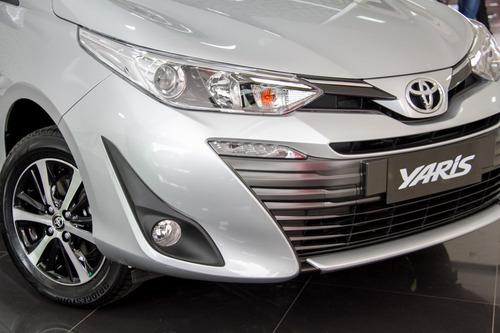 Toyota Yaris Sedan 1.5 Xls Connect Cvt (flex)