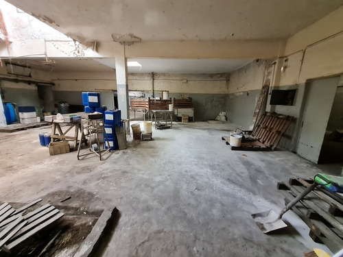 Vende Local Industrial O Deposito - Padrón Único De 1800 M2 - Brazo Oriental