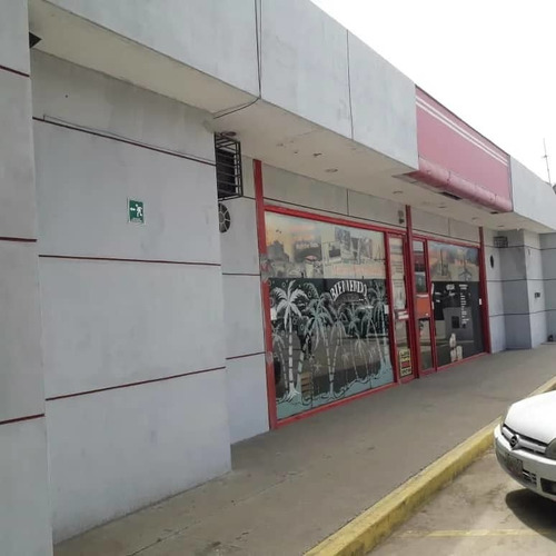 Imagen 15 de 26 de Leal Pérez Vende Bomba De Gasolina En Puerto Cabello