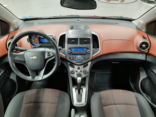 Imagen 14 de 15 de Chevrolet Sonic 2014 1.6 Lt At Sedán