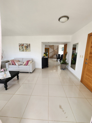 Apartamento Penthouse De 3 Niveles En Naco Cerca De La 27