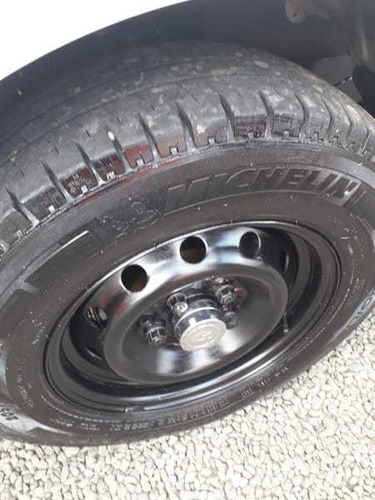 Imagem 7 de 8 de Hyundai Hr Bau Com Porta Lateral Pneus Semi-novos 2015
