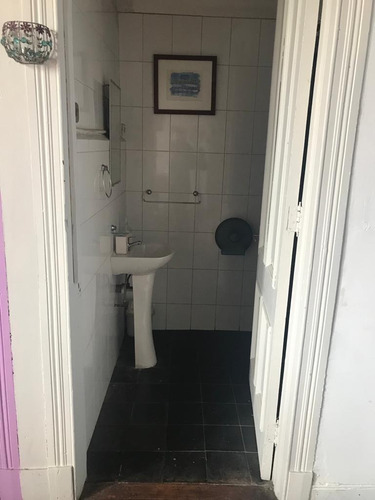 Casa En Venta En Pasaje Cerrado, Excelente Estado !!