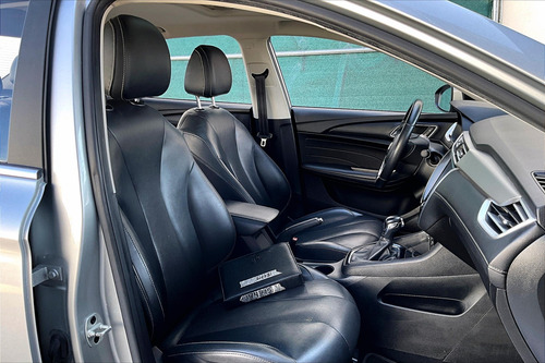 MG MG5 4 PTS EXCITE 15L CVT VE PIEL RA-16
