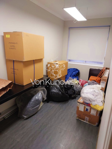 Arriendo Oficina En Excelente Ubicación, Metro Bellas Artes.