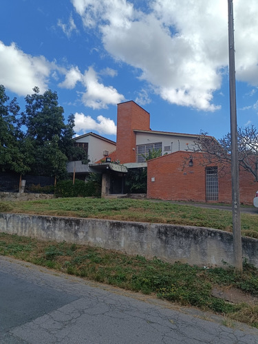 Las Mercedes, Venta Casa Para Remodelación Total, Con 2.000 M2 De Terreno, Mejor Ubicacion Imposible