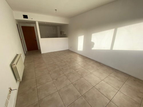 Departamento De 2 Ambientes En Calle 3 E/ 37 Y 38