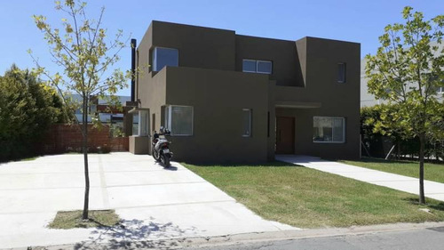 Venta Impecable Casa En El Barrio Cerrado Barbarita