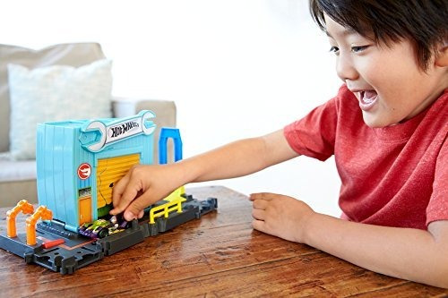 Hot Wheels Gator Garage Attack Vehiculo Playset