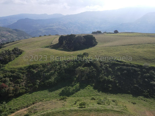 Carlos Colmenarez Vende Terreno En Cubiro, Perfecto Para Ecoturismo, Agricultura O Residencial. El Terreno Cuenta Con Una Extensión De 210.000 M2, Una Fuente De Agua De Pozo Profundo, 2 Tanques De Ag