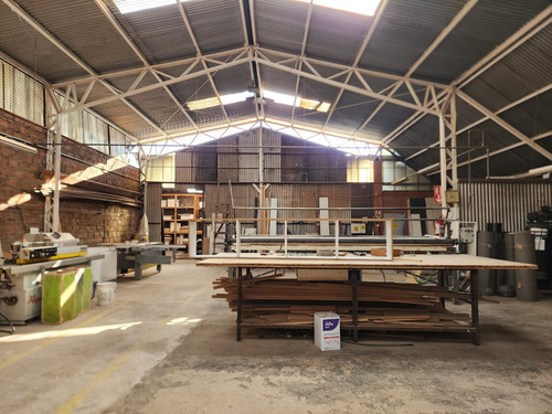 Fabrica De Muebles O Uso De Galpón Comercial