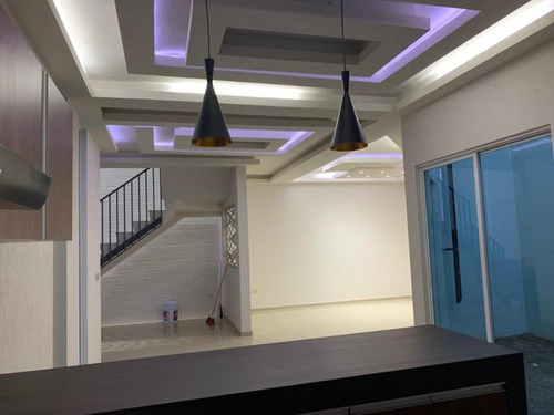 Casa En Venta En Nueva Chapultepec, Morelia, Michoacán De Ocampo C.p. 58280