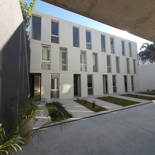Imagen 6 de 14 de Excelente Unidad En Complejo Cerrado, 3 Dormitorios, Jardín, Cochera - Olivos
